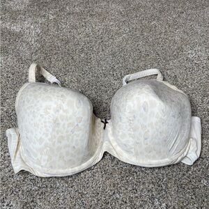 Cacique 46DDD Bra Ivory Leopard Lightly Padded Underwire Back Closure